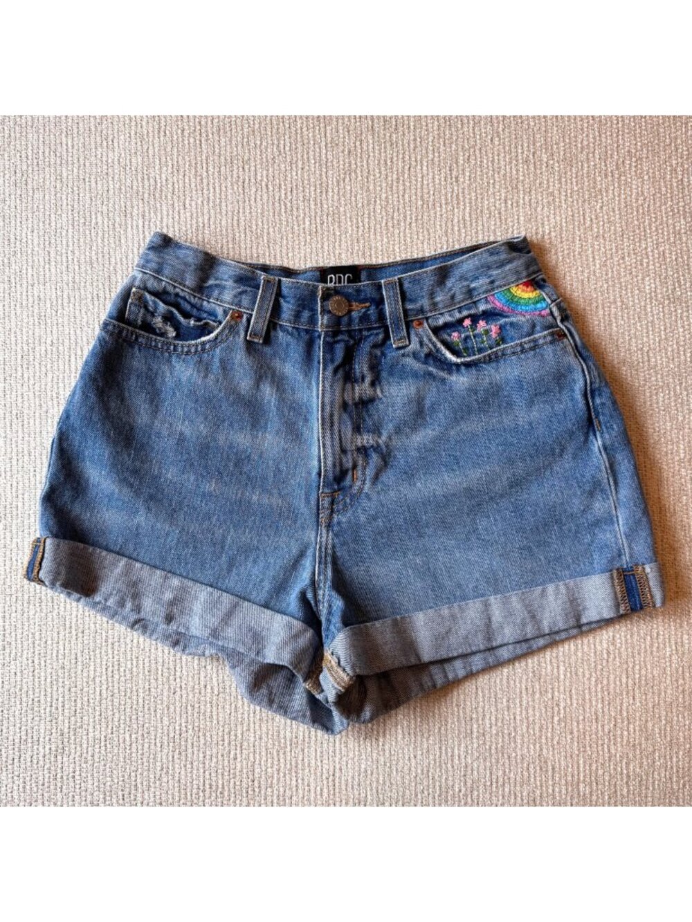 BDG Urban Outfitters Embroidered Denim High Rise Jean Shorts Size 27 / 2 Rainbow